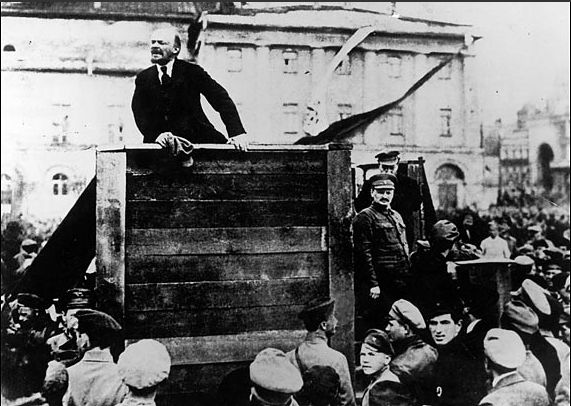 Manipulated Photoshop Photos - Lenin Addresses the Troops 1920 Original