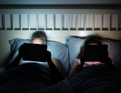 Reading iPad Screen before Sleeping